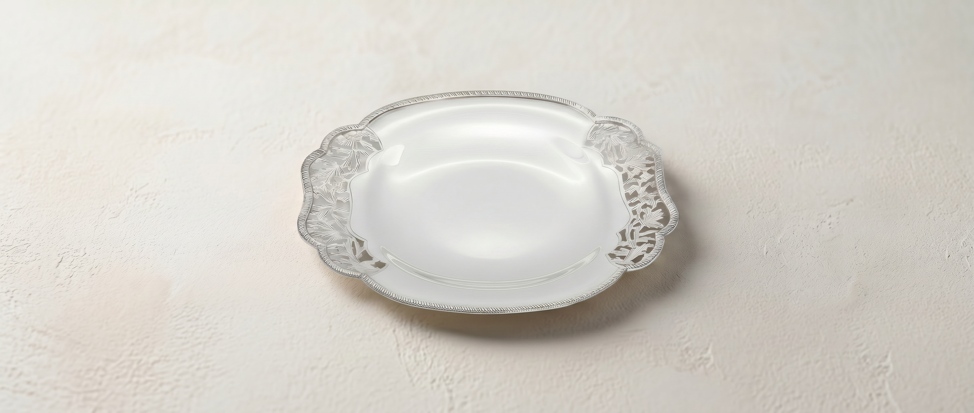 Elegant decorative premium sterling silver plate by Saad of Egypt featuring intricate handcrafted side details and timeless luxury serving presentation.